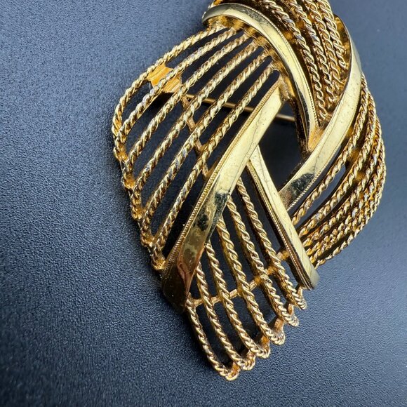 Vintage Monet Gold Tone Metal Textured Brooch Pin Art Deco Geometric Design - Picture 2 of 6